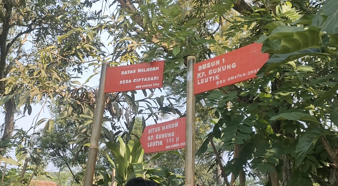 KKN Unsika Permudah Akses Warga Desa Ciptasari lewat 7 Plang Jalan Strategis di Empat Dusun