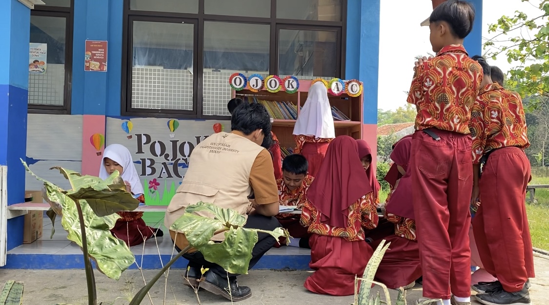 Pojok Literasi: Program KKN Ciptasari untuk Menumbuhkan Budaya Membaca Anak Sejak Dini