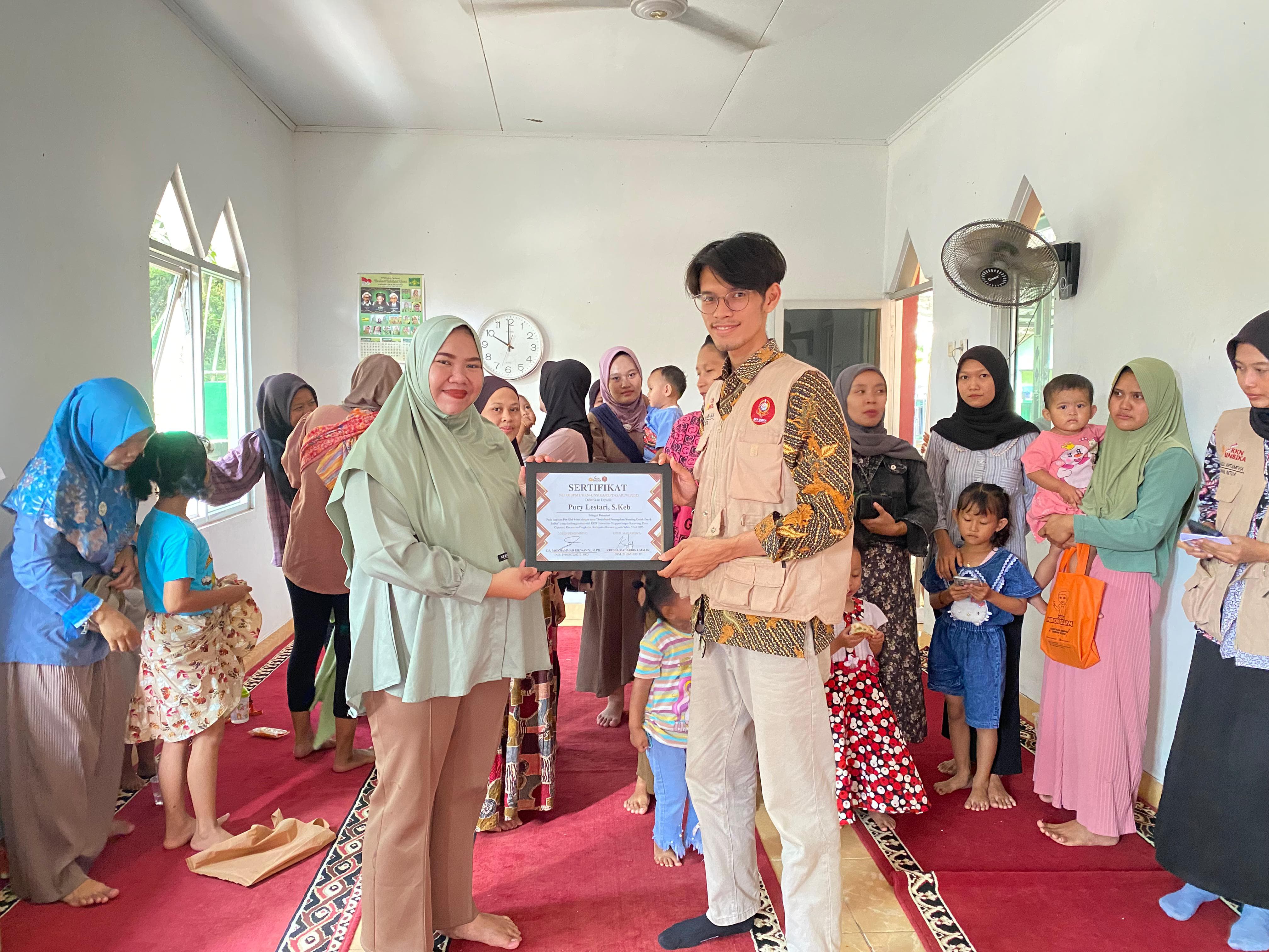 Kolaborasi dengan KKN Unsika, Posyandu Desa Ciptasari Gelar Sosialisasi Stunting dan Cek Kesehatan Gratis